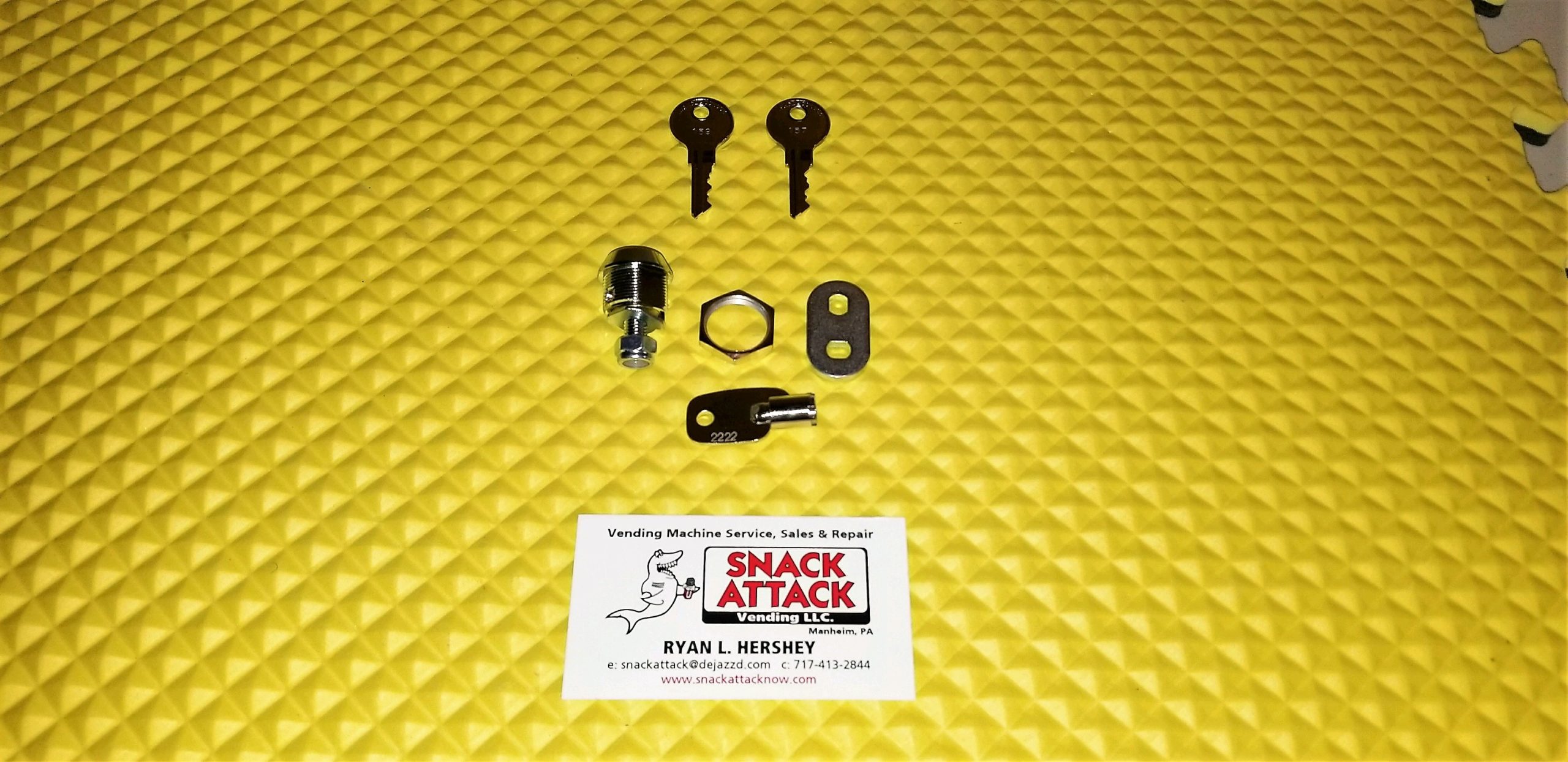 thumbnail interactive-video image 1 of GumballStuff Replacement Top Locks And Keys For Vendstar 3000 Bulk Vending Machine 1 of 3