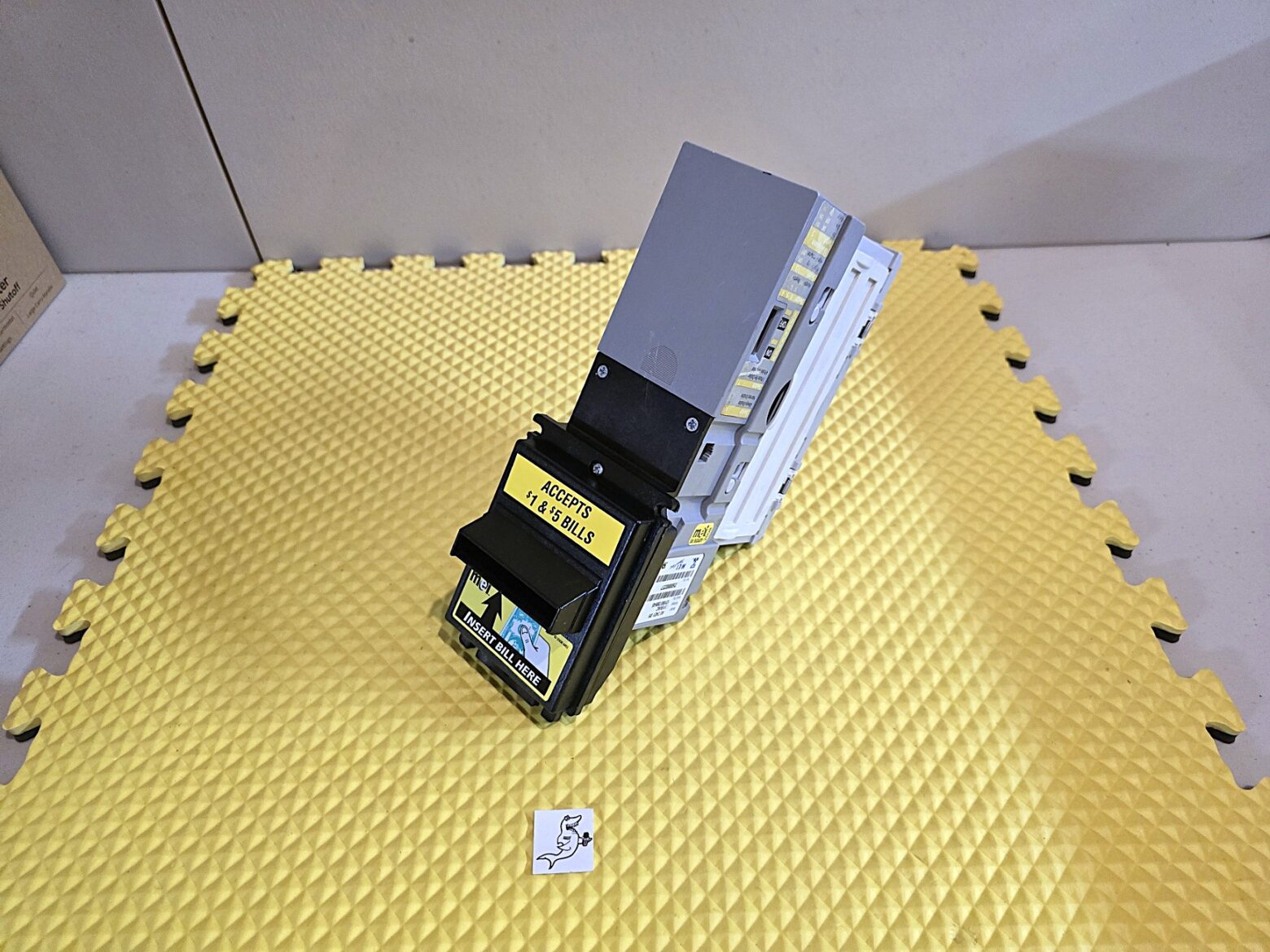 Mars MEI AE2431 Bill Validator 110v / Accepts New $1, 5 - Will buy Core for $40.00!